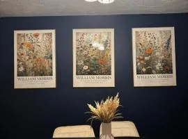 Cosy stay with easy M1 and A421 access