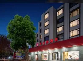 Ibis Dalian Railway Station Light Rail Station