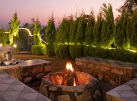 Treebo Samsara Villas And Spa, hotel com piscina em Ramnagar