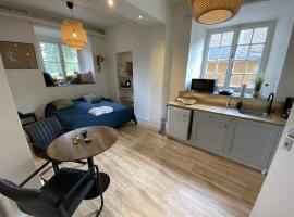 Modern Studio 3 in Historic Abbey, hotel i Bemelen