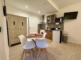 Studio cozy et fonctionnel au cœur de Mansle, hôtel à Mansle