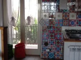 A Santy's House 1piano-no lift-raggiungibile a piedi aeroporto-fermata bus fiera di roma a 3 minuti-NO ANIMALI bed FOR A FEE A PAGAMENTO