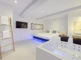 Eros Suite, Greek-style apartment with Jacuzzi