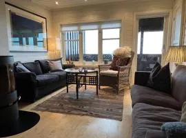 Stylish 4-Bedroom Apartment With Mountain Views!