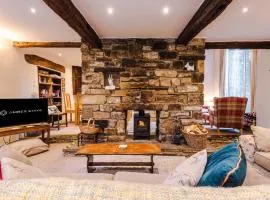 Modern 4 Bed Apartment in Cracoe North Yorkshire by Amber Stays Perfect for Big Groups and Leisure Stays, Sleep 8 and Parking