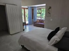 Honeywood Stays "Cozy Corner" - Near Airport, Fast Wi-Fi & Secure Parking