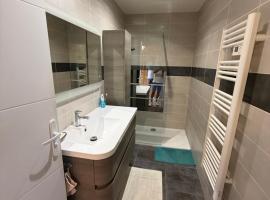 Chambre avec balcon vue mer, hotel in Sainte-Maxime