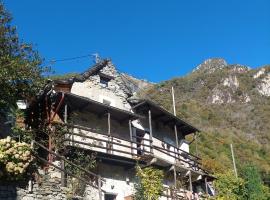 Casa Mönä, hotel Corippo városában