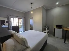 Honeywood Stays-Econo Suit