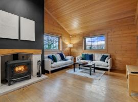 Cosy 4 bed Cotswold Log Cabin Retreat, מלון בגלוסטר