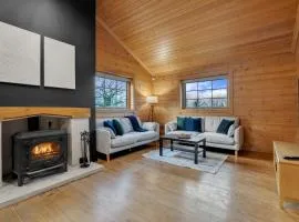 Cosy 4 bed Cotswold Log Cabin Retreat