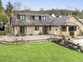 A Stunning 6 Bed Country Home in Cheltenham