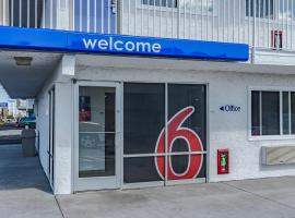 Motel 6 Cheyenne, WY，位于夏延机场 - CYS附近的酒店
