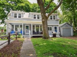 Walk to Restaurants Shopping & Harbor, hotel in Wellfleet