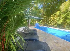 Golf Beach House w/ Pool (5 min. walk to beach!), hotel en Tambor