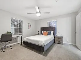 Trendy 2BR2BA Highland Park Escape