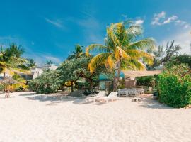 Villa MAEVA is your perfect beachfront escape, hotel in Roches Noires