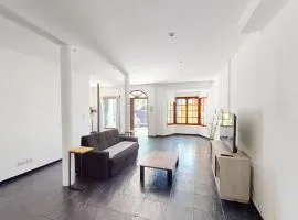 Casa Amplia 5 personas Amplio Jardin y Parrilla Zona Muy Tranquila en Tigre Centro