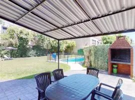 Casa Amplia 5 personas Con Pileta, Amplio Jardin y Parrilla Zona Muy Tranquila en Tigre Centro