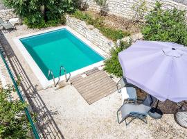 Villa Adamantia, hotel a Oziás