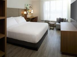 Holiday Inn & Suites Montreal Airport by IHG、ドルバルのホテル
