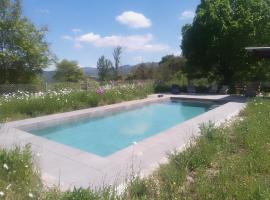 La vie en Rosans - The upperhouse、Saint-André-de-Rosansのホテル