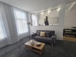 Modern one bed close to city