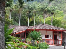 Hostal Rio Arabia - Valle De Cocora HOTEL, אכסניה בסלנטו