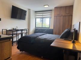 Black Chic Studio, hotellia, jossa on porealtaita kohteessa Cochabamba