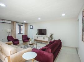 The Oasis Airport pick up WiFi Central, hotel i Sakaman