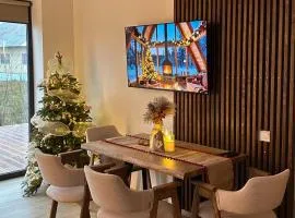 Domivka котедж із чаном-джакузі, каміном і кіно-зоною у Cлавську