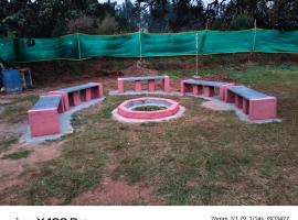 Green hut house, hótel í Yelagiri