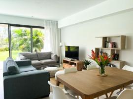 Seafront apartment, hotel i Grande Gaube