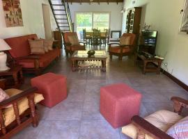 Casa en Ing. Maschwitz con gran parque y pileta, Hotel in Ingeniero Maschwitz