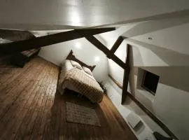 Maison pierres et poutres d'opale