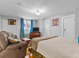 Modern Manor Studio WiFi Parking, hotel in St. John's