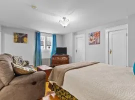 Modern Manor Studio WiFi Parking