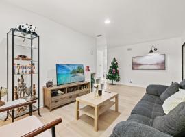 Modern 5BR Villa w AC & Fast WiFi Near Crypto, hotel in Monterey Park