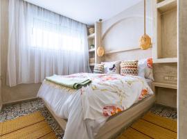 Waves Hunter Surf House, B&B in Agadir