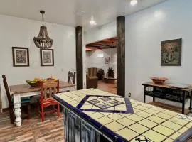 2 king bds 2.5 bathrooms in the heart of Downtown