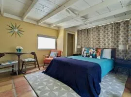 Mid-century marvelous 1 bed, pets welcome