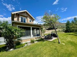 Honeysuckle Beach Oasis at Veranda Beach, Hotel in Oroville