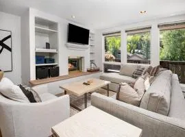 Vail Village 2BR Condo Walk to Gondola and Dining