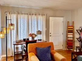 2 bedroom, large fenced yard, 3 mins from farmers market