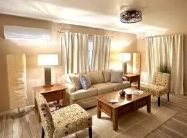 1 bed with washer dryer in unit, soaker tub near Field of Dreams