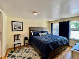 1 king bd with big fenced back yard pets welcome