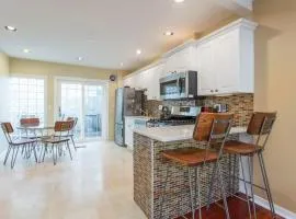 Walk everywhere from renovated 3bd Bella Vista gem