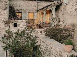 Le Petit Mas des Hirondelles, Hotel in Cros