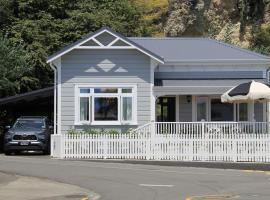 Seapoint Cottage, Luxury Accommodation, hotel i Napier