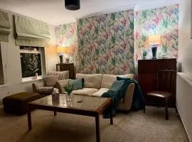 The Lily•Central Beeston•Private Apartment•SmartTV•Free Wi-Fi•Tram•